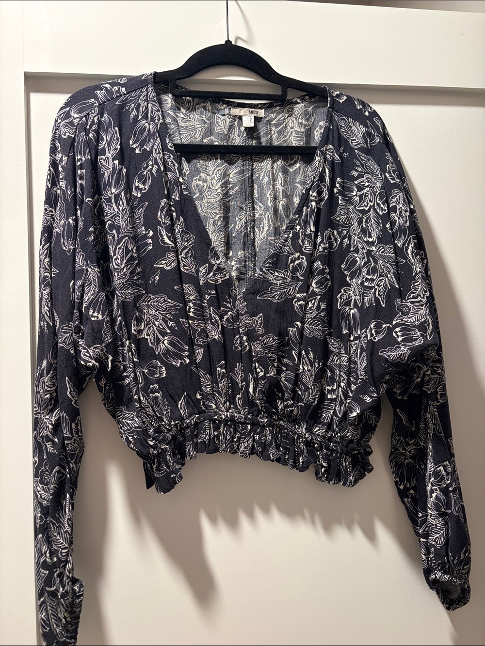 Muse Navy and White Floral V-Neck Cropped Blouse